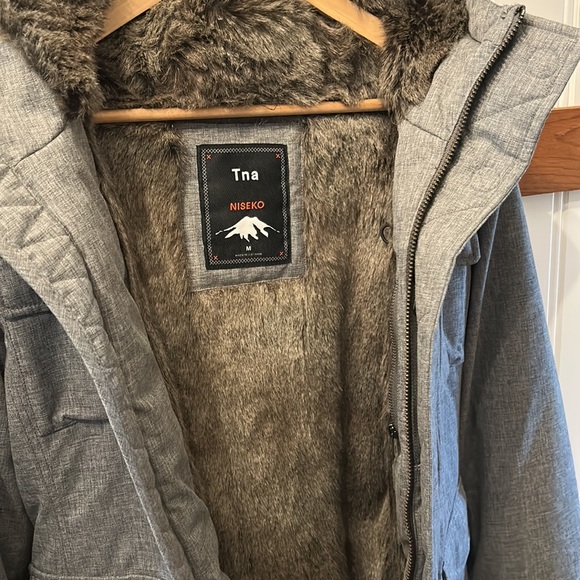 Aritzia TNA Niseko Size Medium Jacket - Mint condition - Picture 5 of 16